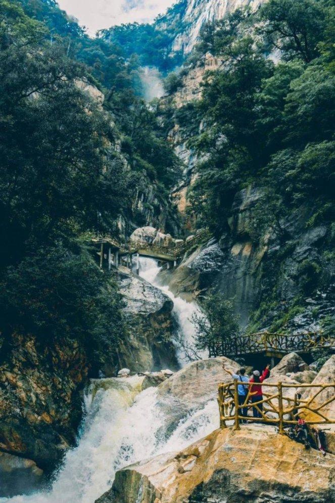 宋轶与赵露思同框引发热议,颜值气质出众